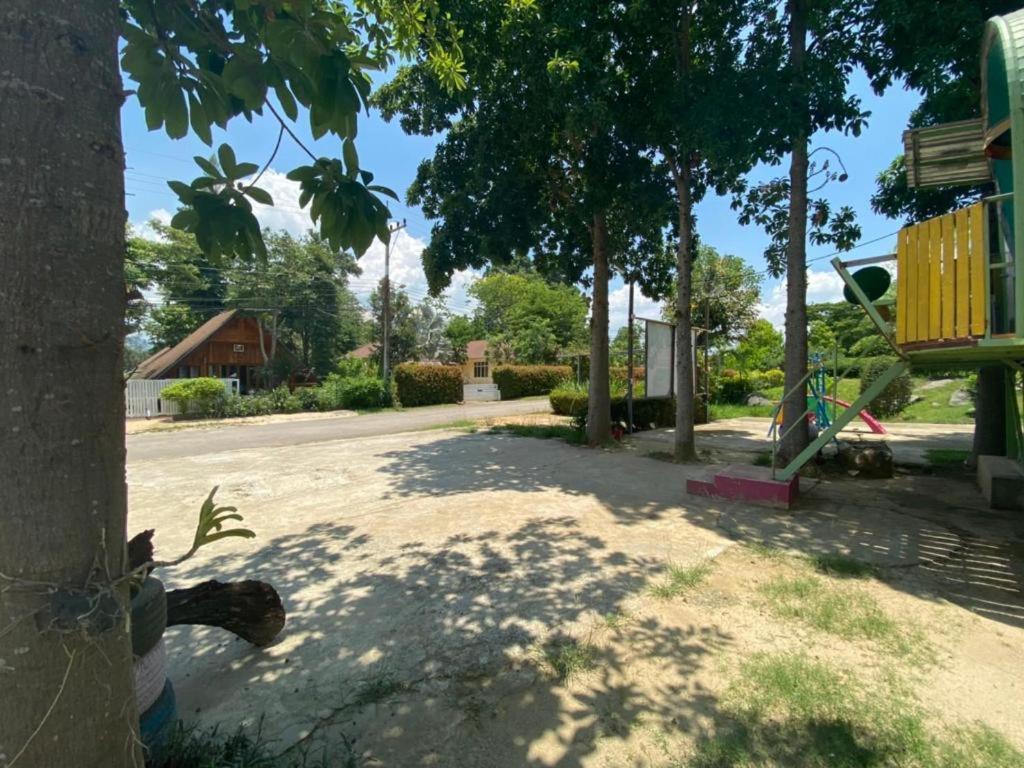 Oyo 966 Boss Khaoyai Hotel Ban Bung Toei Eksteriør billede