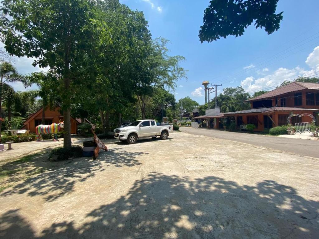 Oyo 966 Boss Khaoyai Hotel Ban Bung Toei Eksteriør billede